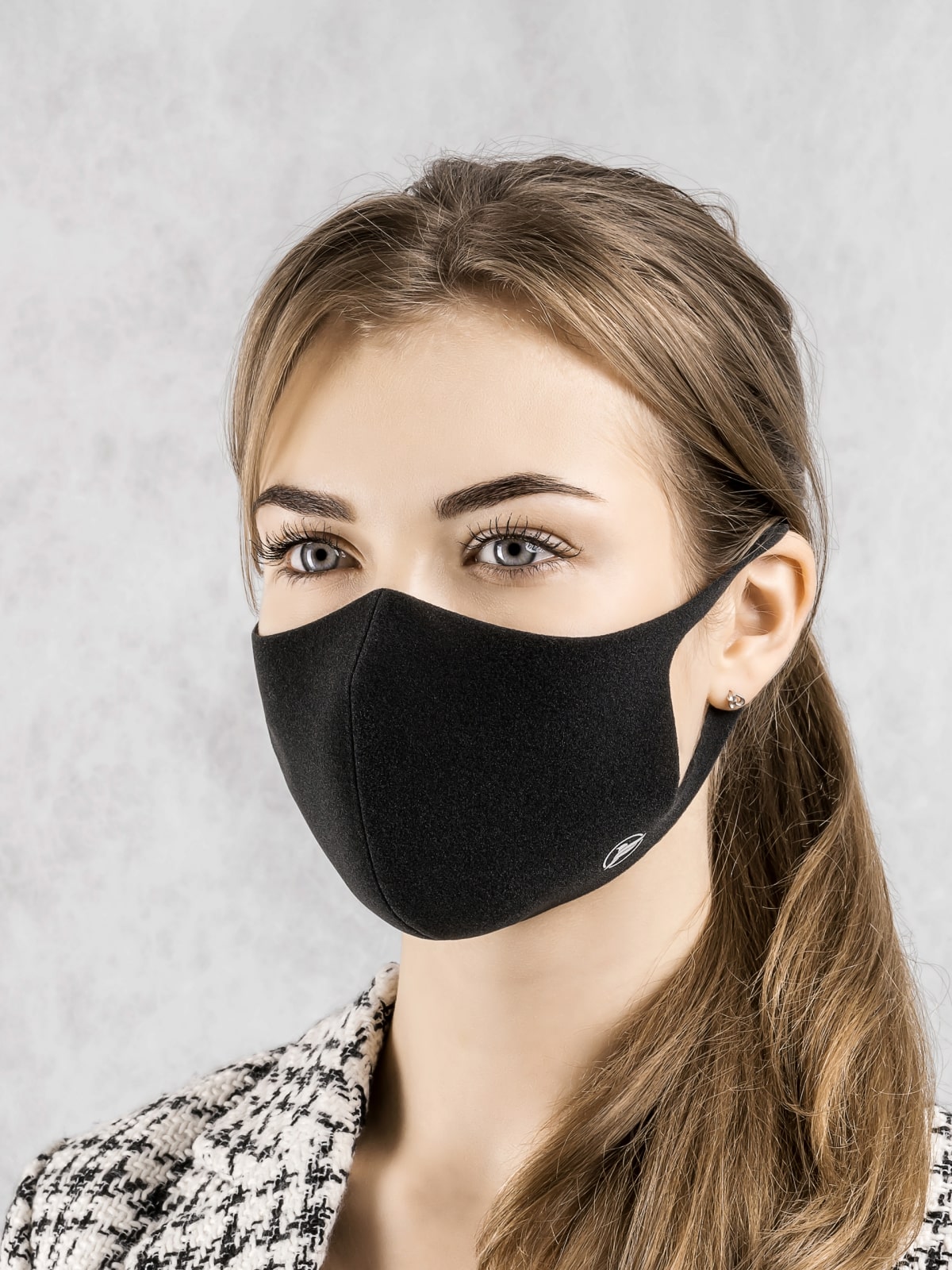 Черная маска для лица многоразовая с ионами серебра